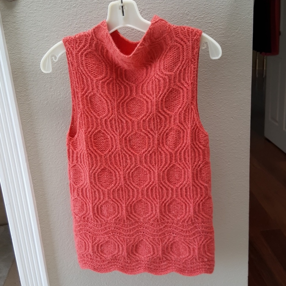 Cashmere sleeveless top